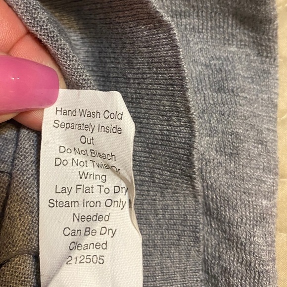 “CABI” Appliqué Cardigan - Picture 16 of 16